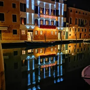 Ca' Bonfadini Historic Experience Hotel